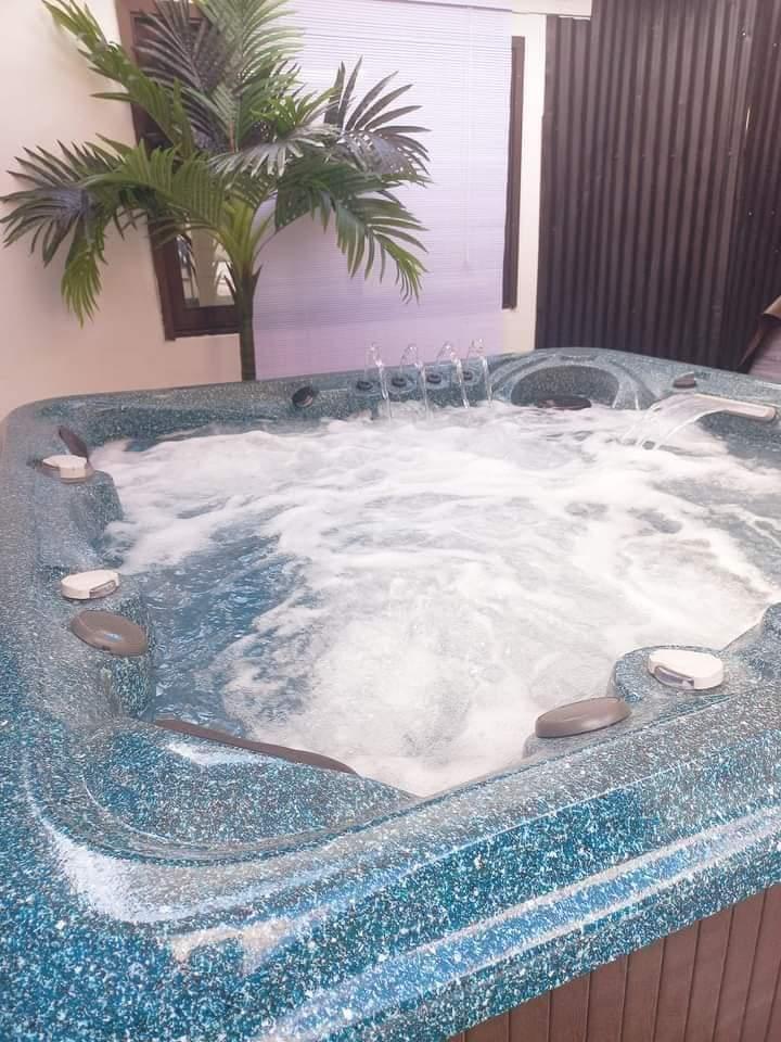 JACCUZZI EXTÉRIEUR